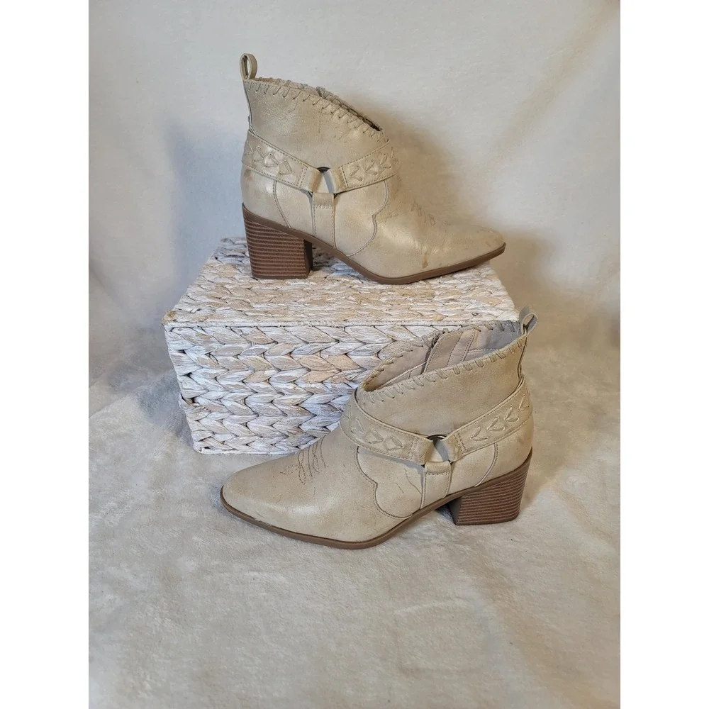 Frye and Co Palma Western Ankle Boots Cowgirl Festival Cream Pointed Toe Size 7W